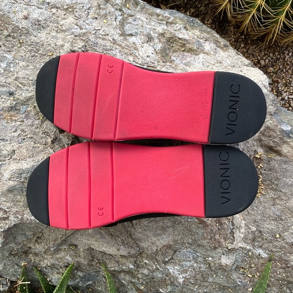 VIONIC Black Leather Slip Ons ⭐️ So Cute - Picture 11 of 13